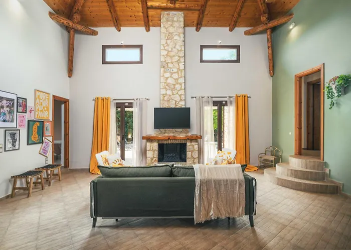 Terra, Private, Luxury With Pool 10 Mins Drive From The Villa *