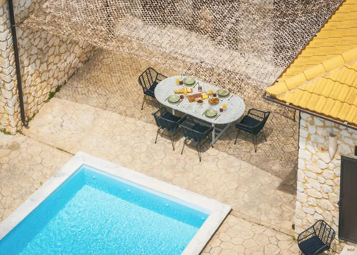 Terra, Private, Luxury With Pool 10 Mins Drive From The Villa Vasiliki