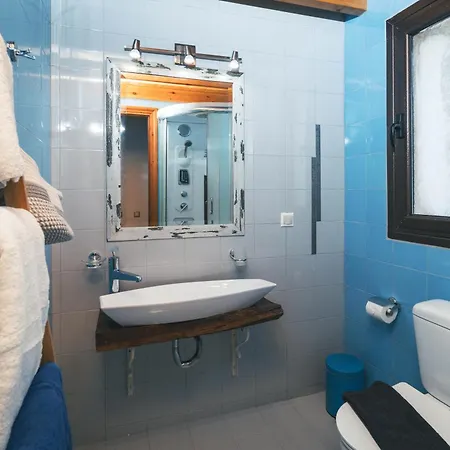 Terra, Private, Luxury With Pool 10 Mins Drive From The *