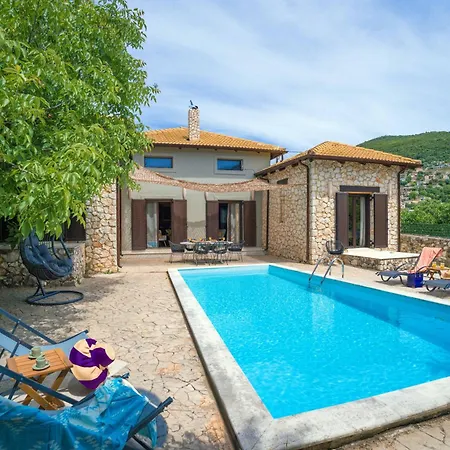 Villa Terra, Private, Luxury With Pool 10 Mins Drive From The