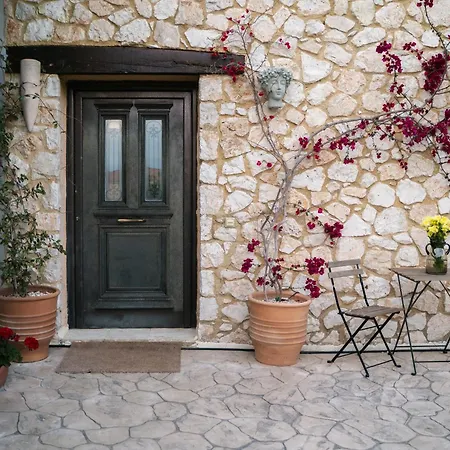 The Walnut Tree With Private Pool 10 Mins Drive From The * Vasiliki (Lefkada)