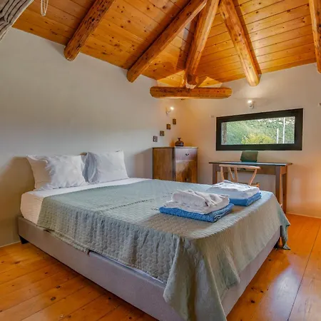 The Walnut Tree With Private Pool 10 Mins Drive From The Луксозна вила