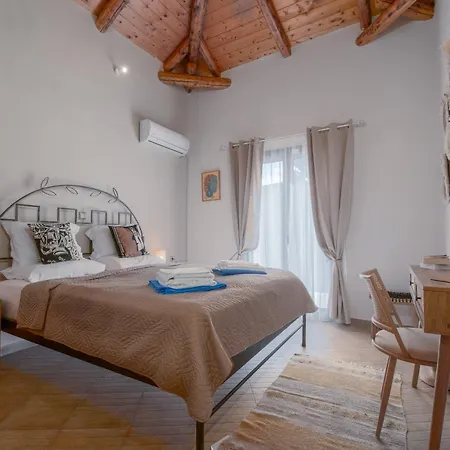 The Walnut Tree With Private Pool 10 Mins Drive From The Луксозна вила *
