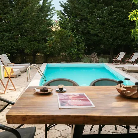 Луксозна вила The Walnut Tree With Private Pool 10 Mins Drive From The *