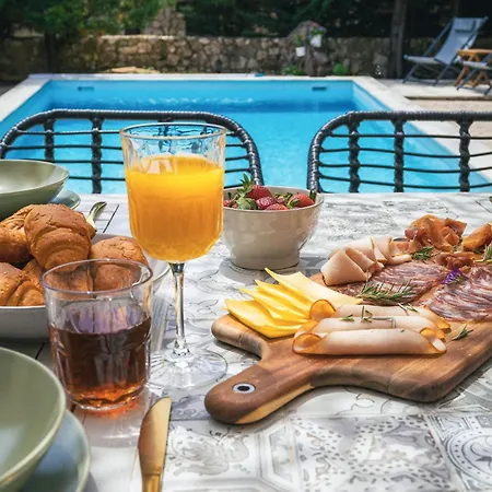 The Walnut Tree With Private Pool 10 Mins Drive From The Villa Vasiliki (Lefkada)
