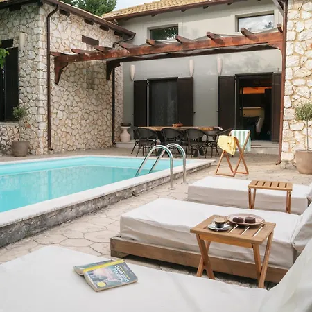 Villa The Walnut Tree With Private Pool 10 Mins Drive From The Vasiliki (Lefkada)