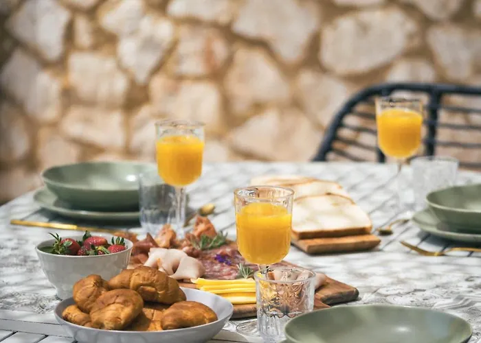 Villa Terra, Private, Luxury Villa With Pool 10 Mins Drive From The Beach